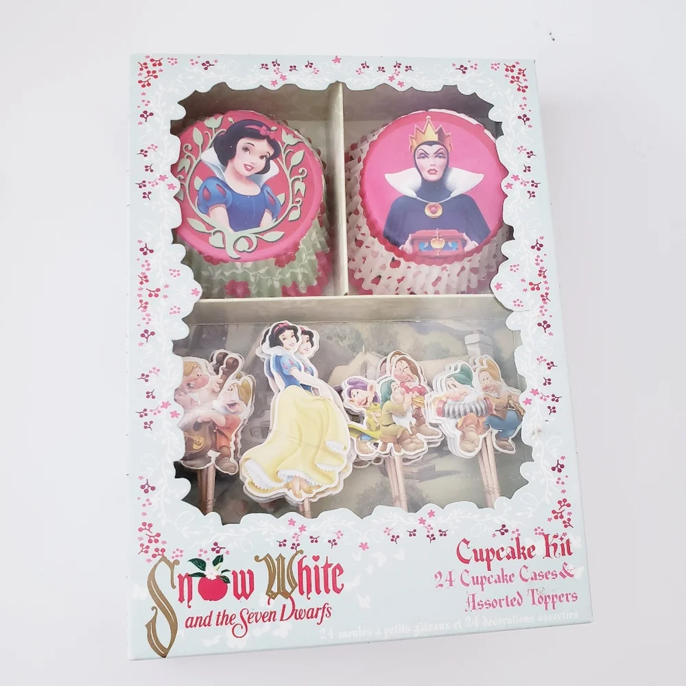Williams Sonoma Snow White Cupcake Kit
